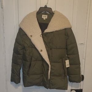 🆕️A.N.A. Olive Green Puffer Jacket with Cream Fleece Collar